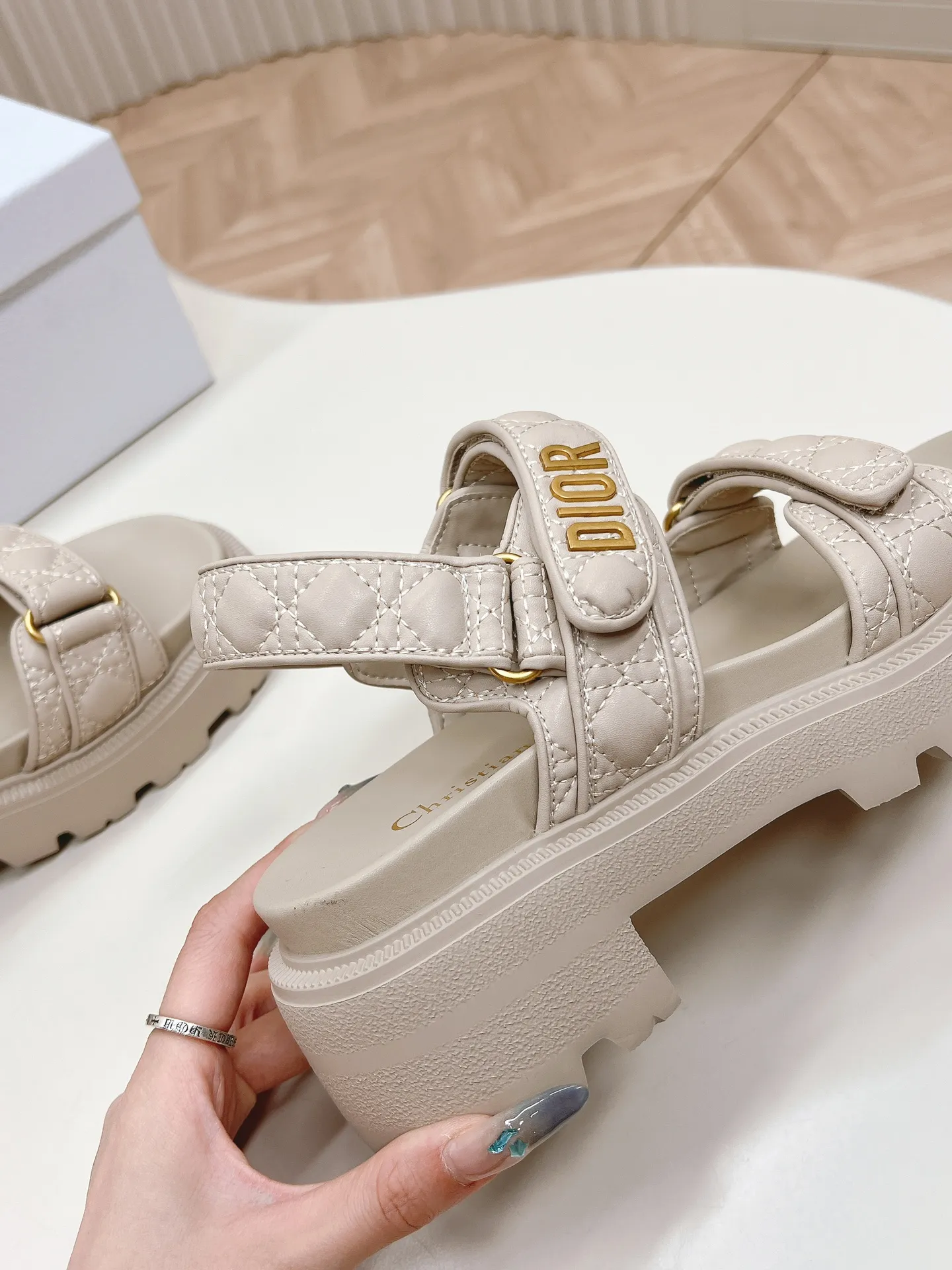 👟👟Ex-factory price 520👟👟 2024Dior Classic Velcro high-heeled sandals and slippers series original replica high version super durable and versatile style very comfortable on the foot, slim and tall, original leather upper, original d hardware buckle, original TPU outsole Heel height is about cm Size: 35-42